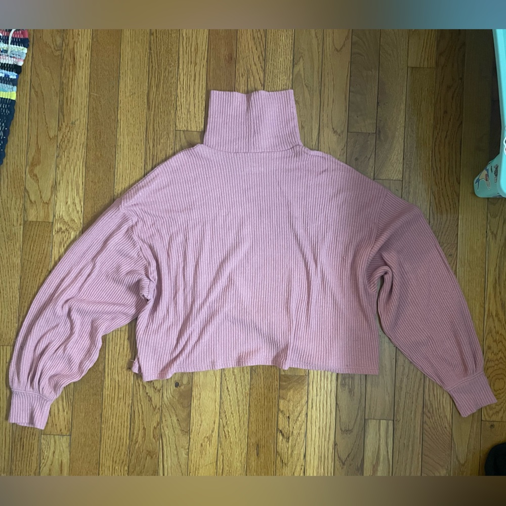 Pink Hollister cropped Turtle neck long sleeve